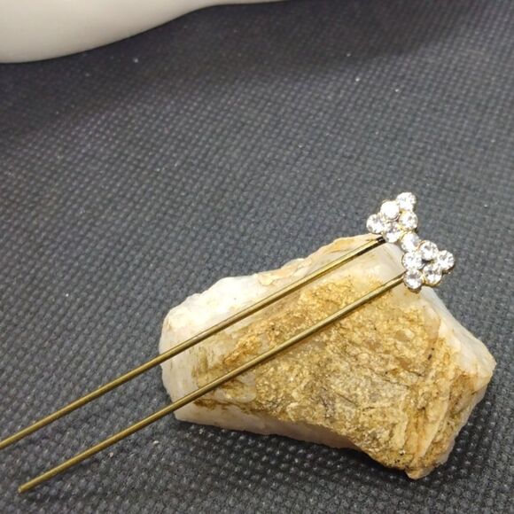 Delicate tiny Swarovski crystals hair pin - Picture 1 of 2